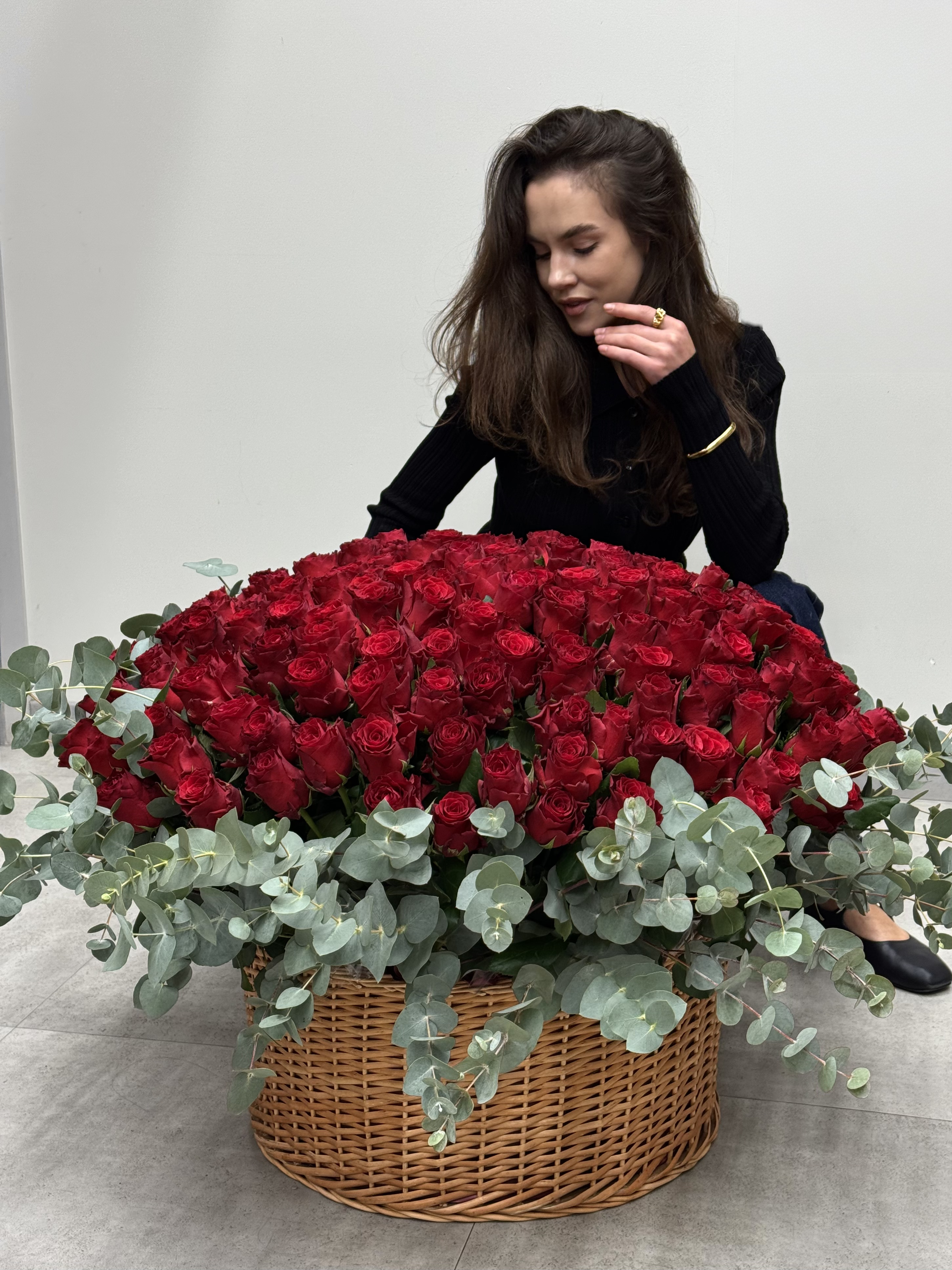 Композиція з троянд Rodos та евкаліпту 