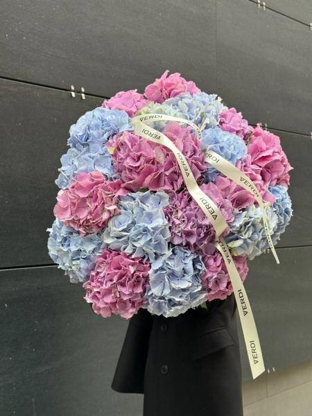 Букет з гортензії Sarena Blue та Royal Benefit 