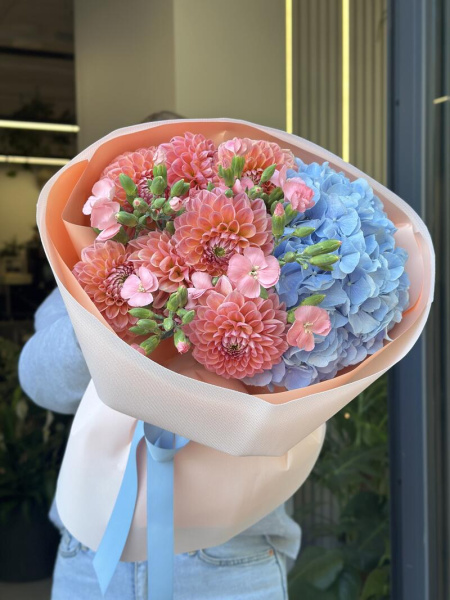 Елегантний букет з гортензією та жоржинами 1