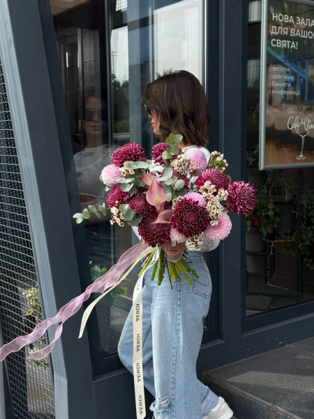Букет з кал, хризантем, жоржин, вакси та евкаліпту 