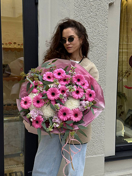 Букет з хризантем Tutu, матіоли Iron Cherry, гербер Talent та евкаліпту 