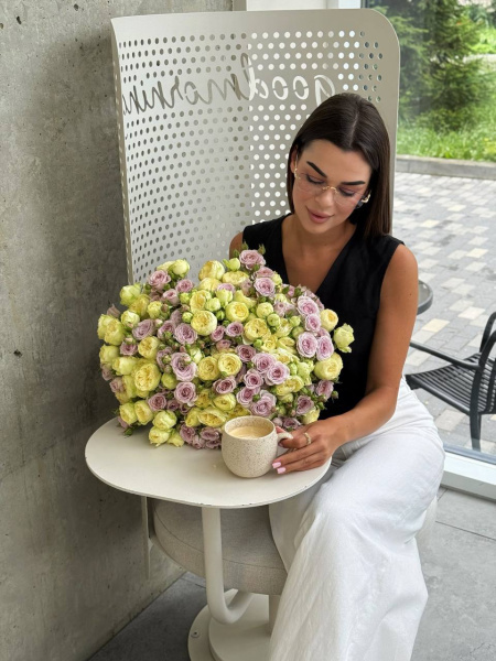 Букет з кущової троянди Yellow Piano та Nadia Duran