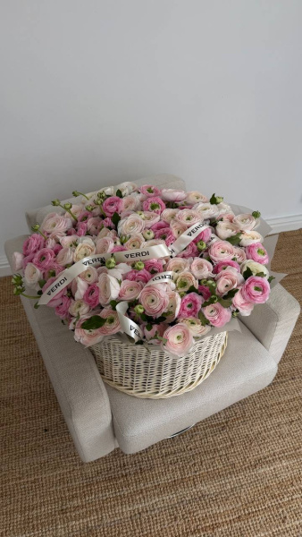 Композиція з ранункулюсів Hanoi Extra та Flamingo Pink