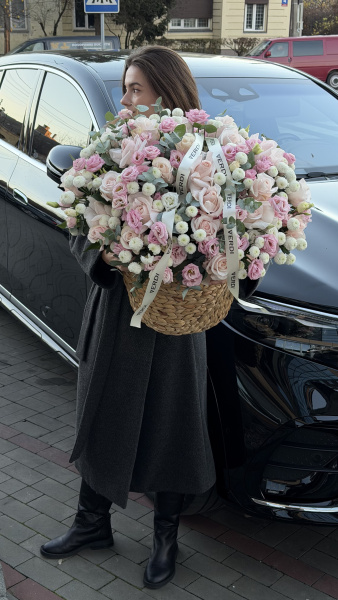 Композиція з троянд Pomarosa, еустоми Lisanne Pink, сантіні Newton та евкаліпту