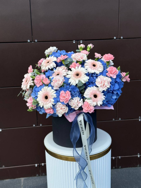 Композиція з гортензій, гербер, евкаліпту та гвоздики 