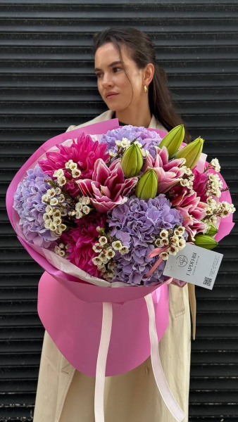 Букет з гортензій, лілій, жоржин та вакси 