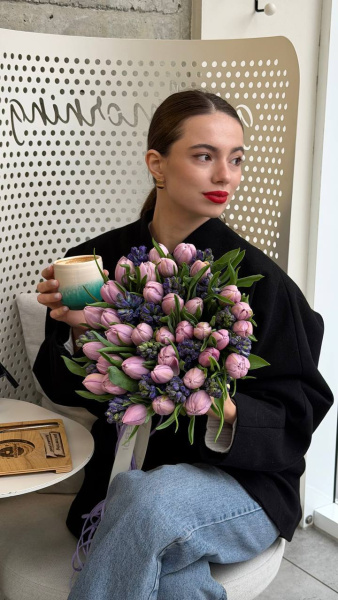 Букет з гіацинтів Blue Giant та тюльпанів Katinka