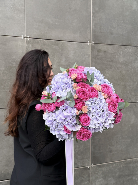 Букет з гортензій, троянди, гвоздики та евкаліпту 