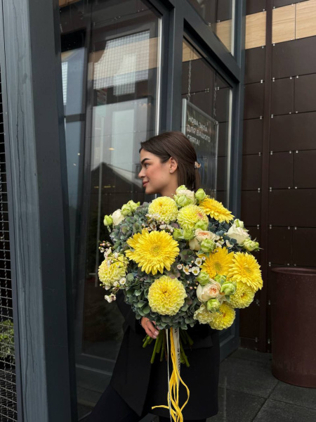 Букет з гортензій, жоржин, гербер, вакси та троянд 