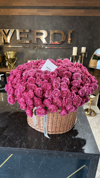 Композиція з троянд  Julietta Cerise