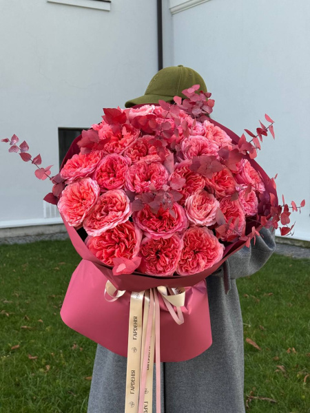 Букет з троянд Candy Xpression та евкаліпту